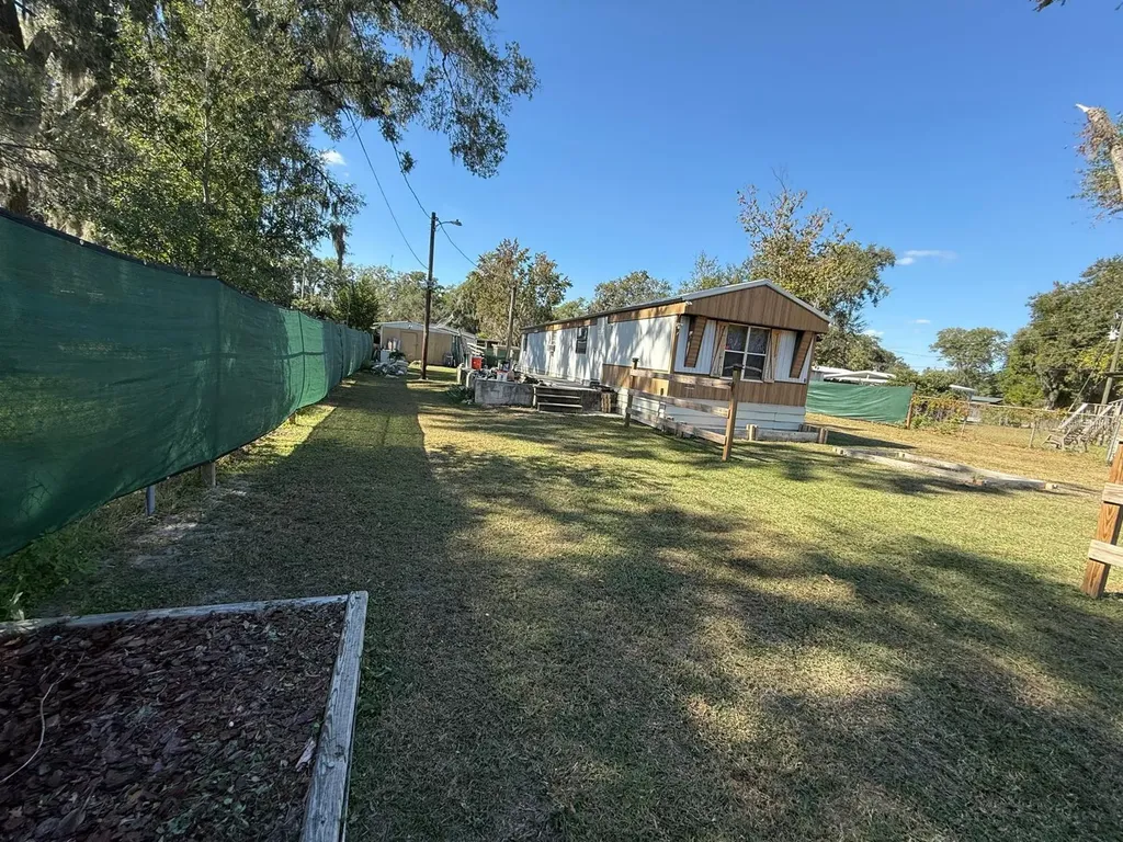 836 Cr 481w Lake Panasoffkee FL 33538