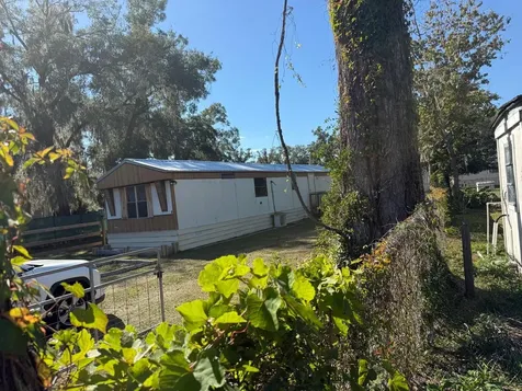 836 Cr 481w Lake Panasoffkee FL 33538