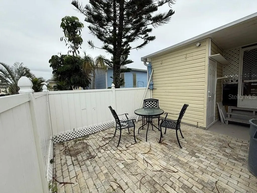 6085 Seashore Drive Atlantis FL 33462