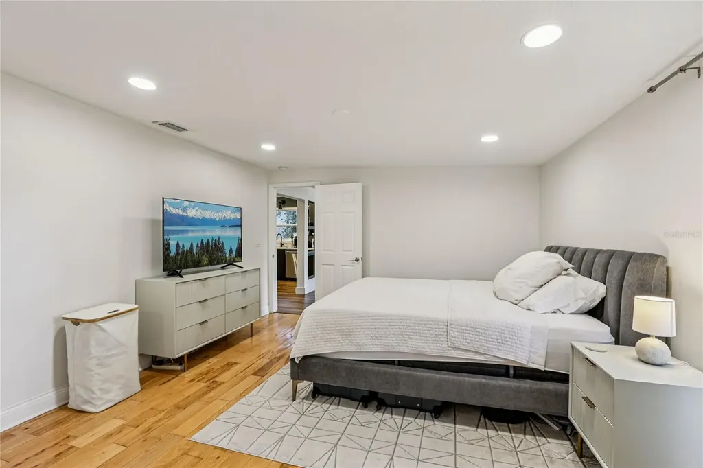 4104 N Seminole Avenue Tampa FL 33603