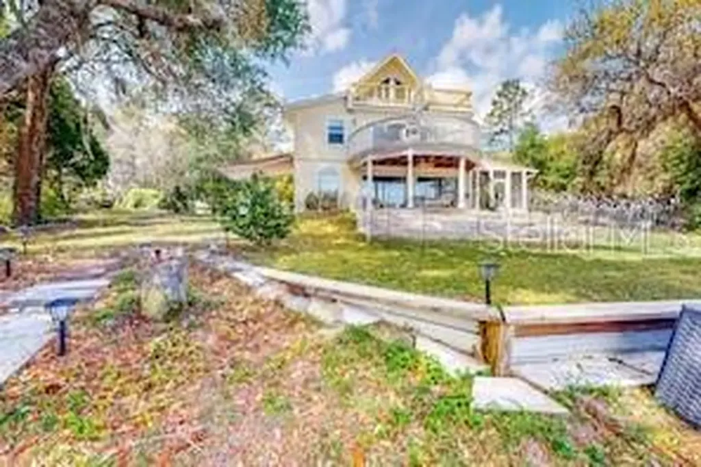 202 Cue Lake Drive Hawthorne FL 32640
