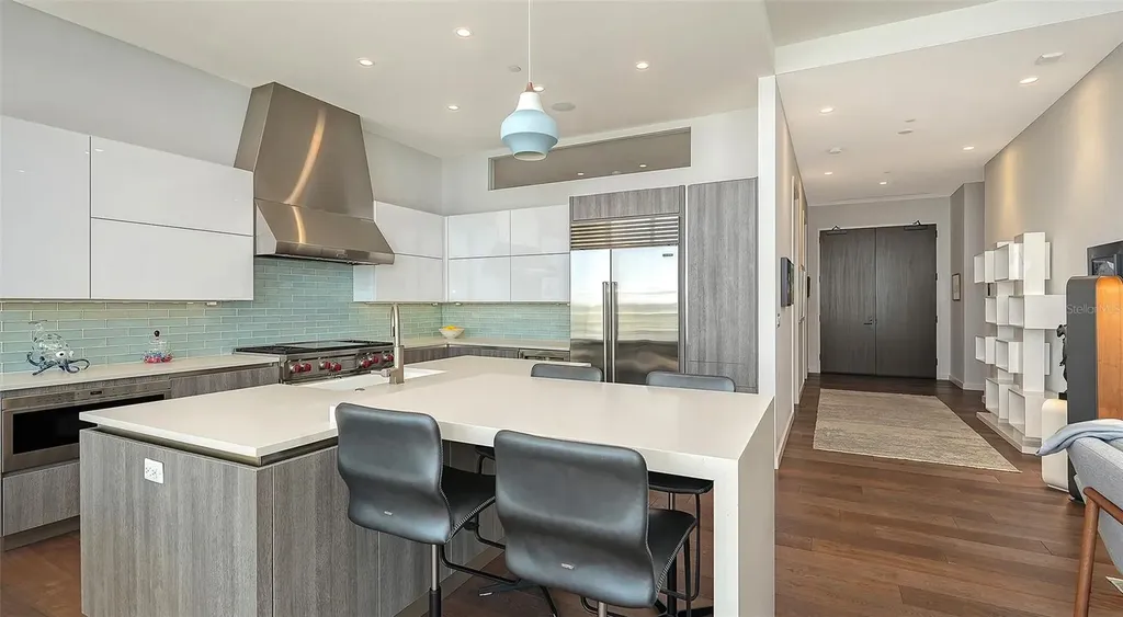 300 S Pineapple Avenue Sarasota FL 34236