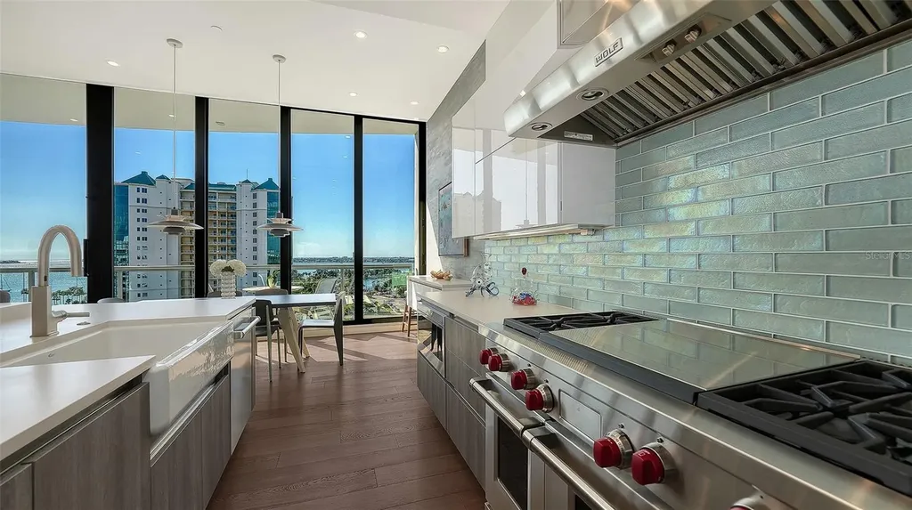 300 S Pineapple Avenue Sarasota FL 34236