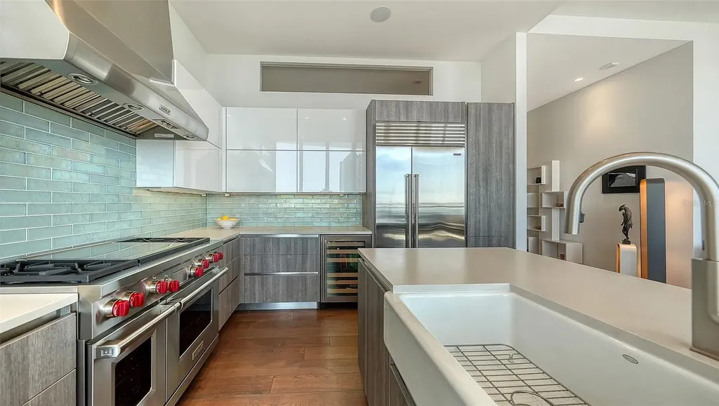 300 S Pineapple Avenue Sarasota FL 34236