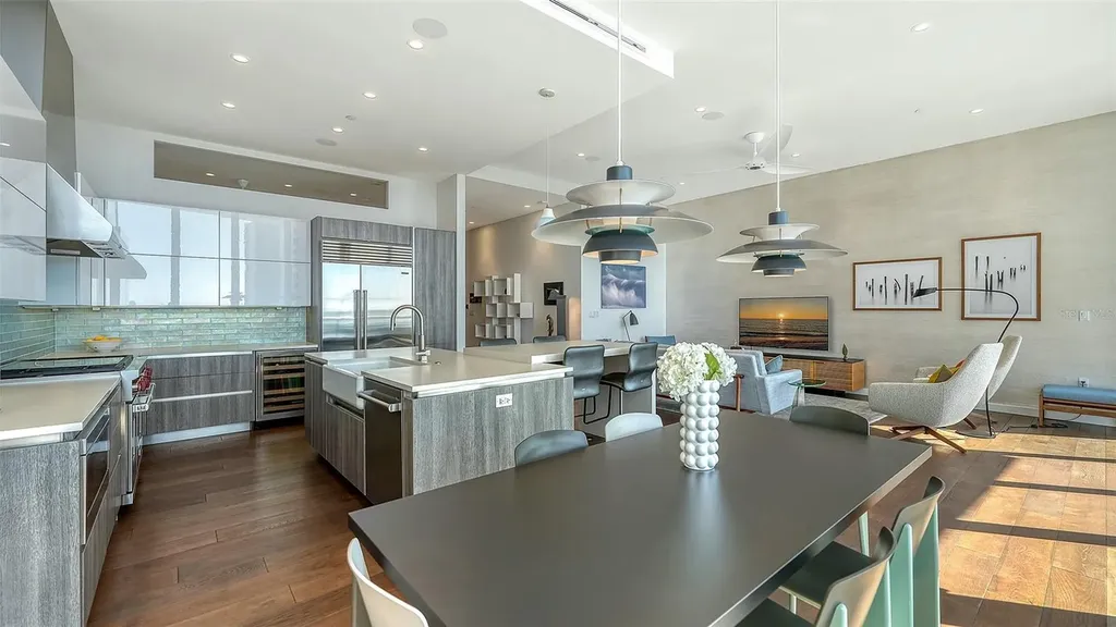 300 S Pineapple Avenue Sarasota FL 34236