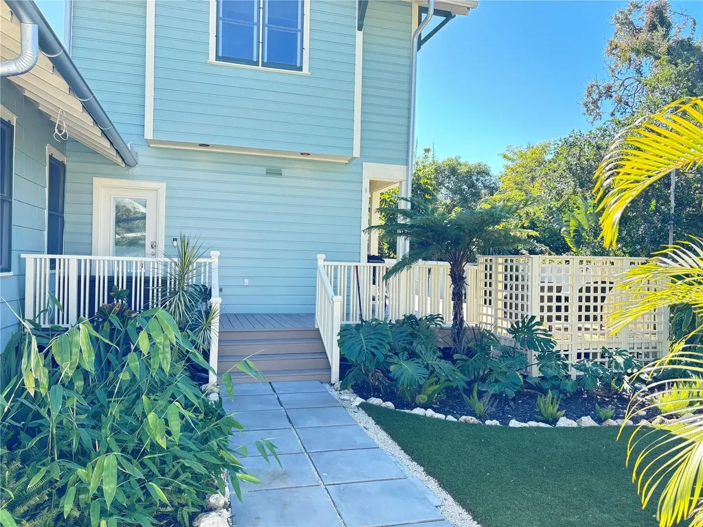 324 Julia Place Sarasota FL 34236