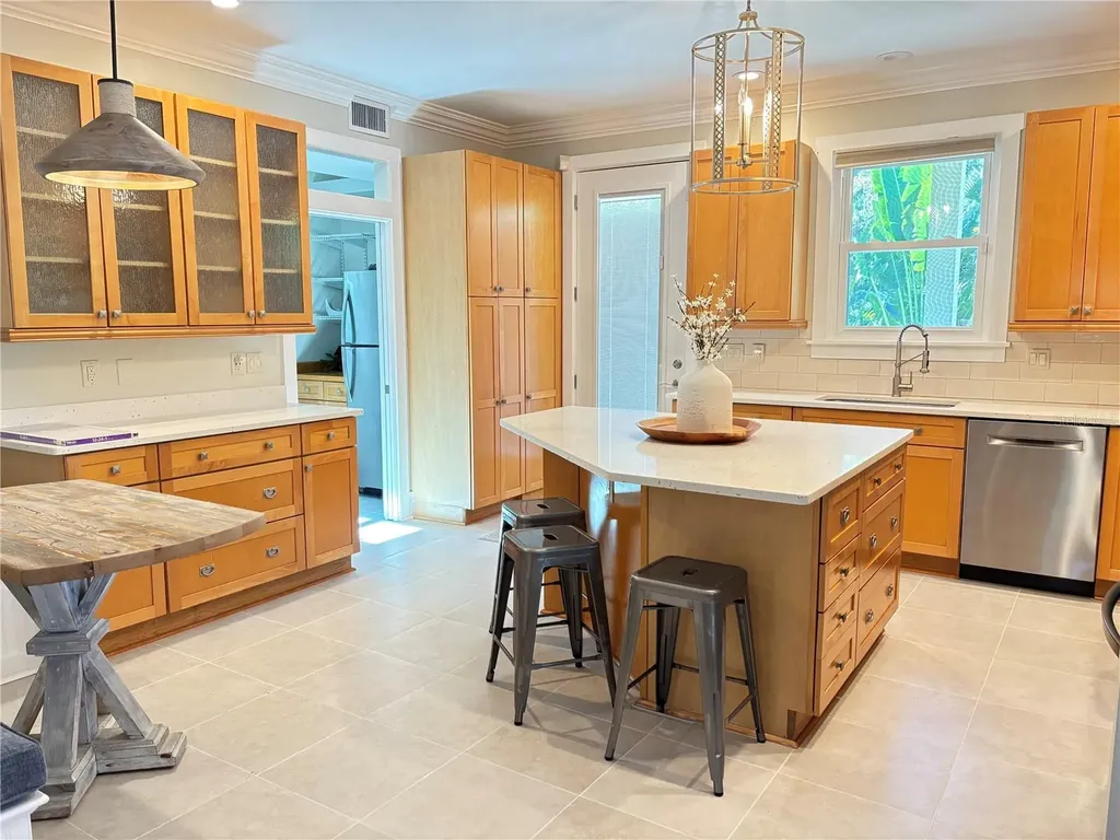 324 Julia Place Sarasota FL 34236