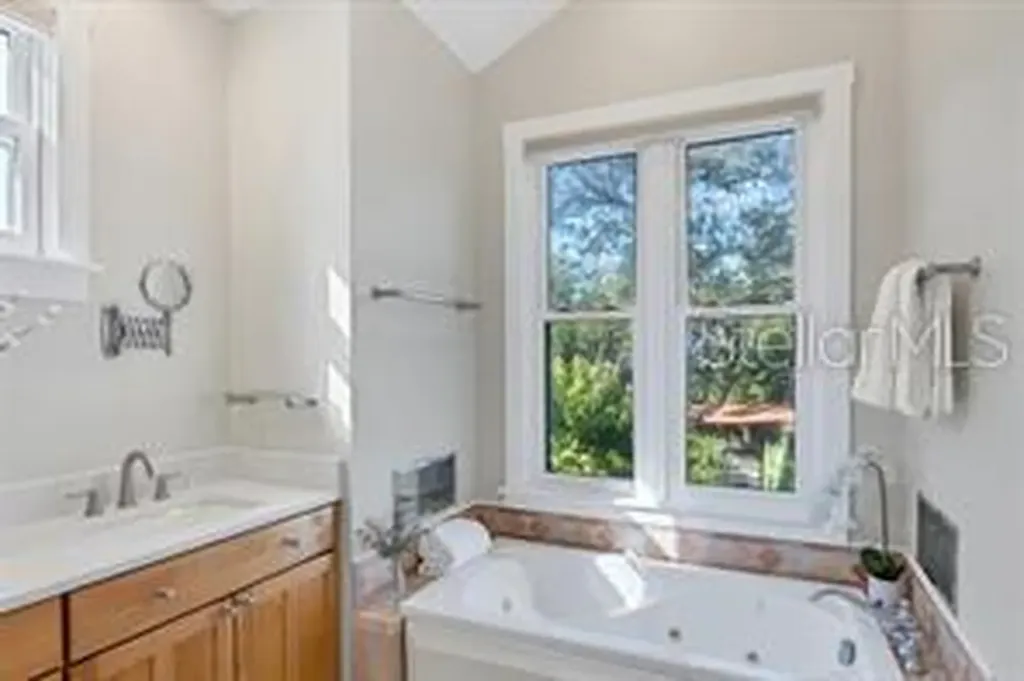 324 Julia Place Sarasota FL 34236