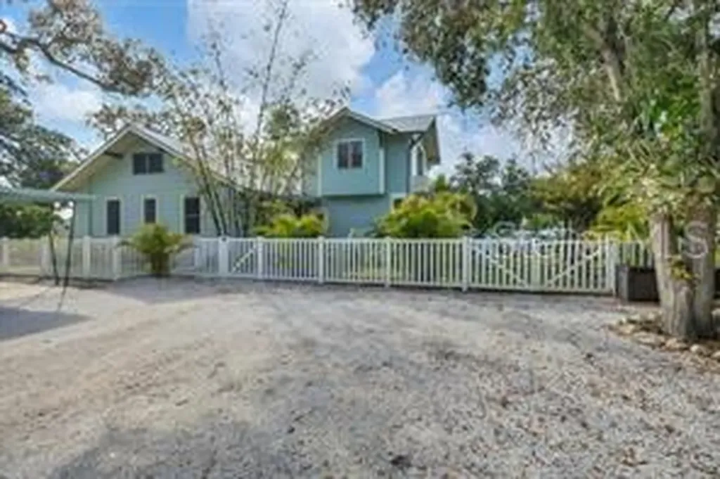 324 Julia Place Sarasota FL 34236