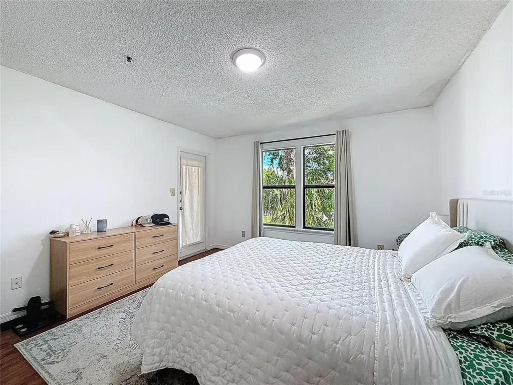 4057 N Crockers Lake Boulevard Sarasota FL 34238