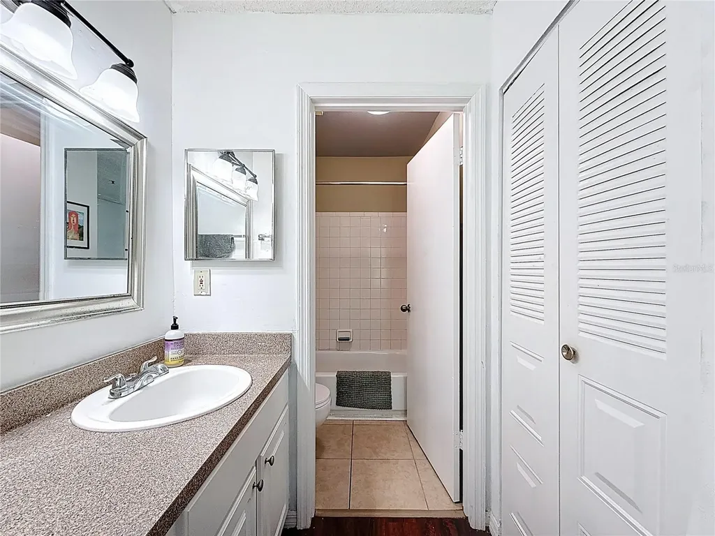 4057 N Crockers Lake Boulevard Sarasota FL 34238