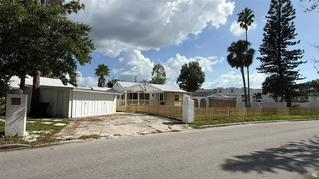 3620 E Tampa Circle Tampa FL 33629