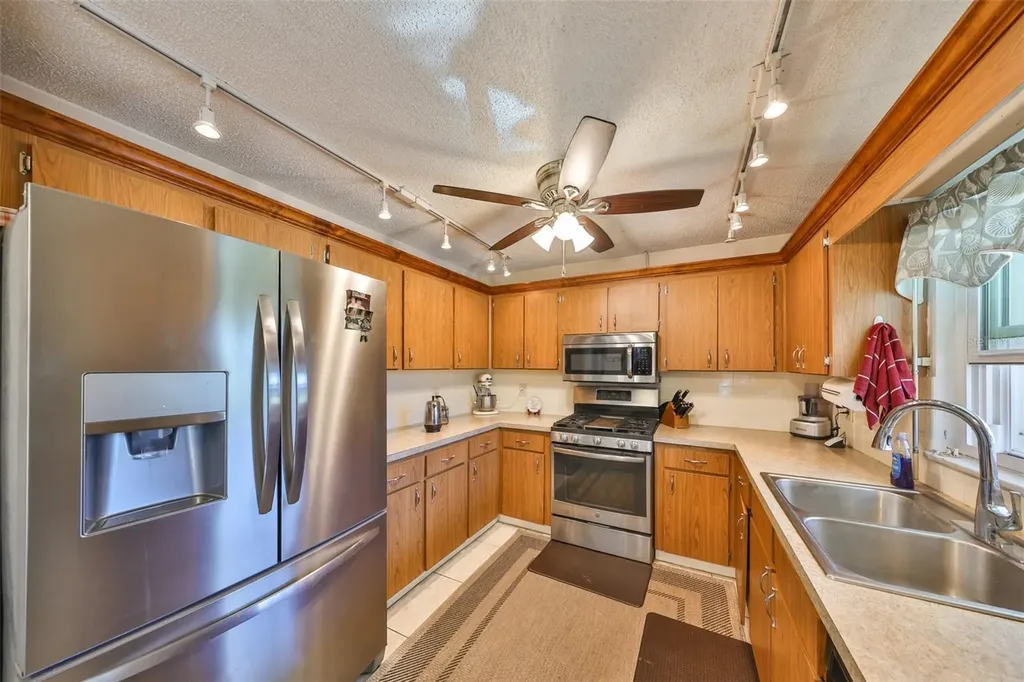 672 Allegheny Drive Sun City Center FL 33573