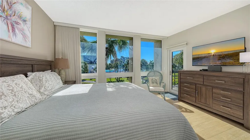 1125 Gulf Of Mexico Drive Longboat Key FL 34228
