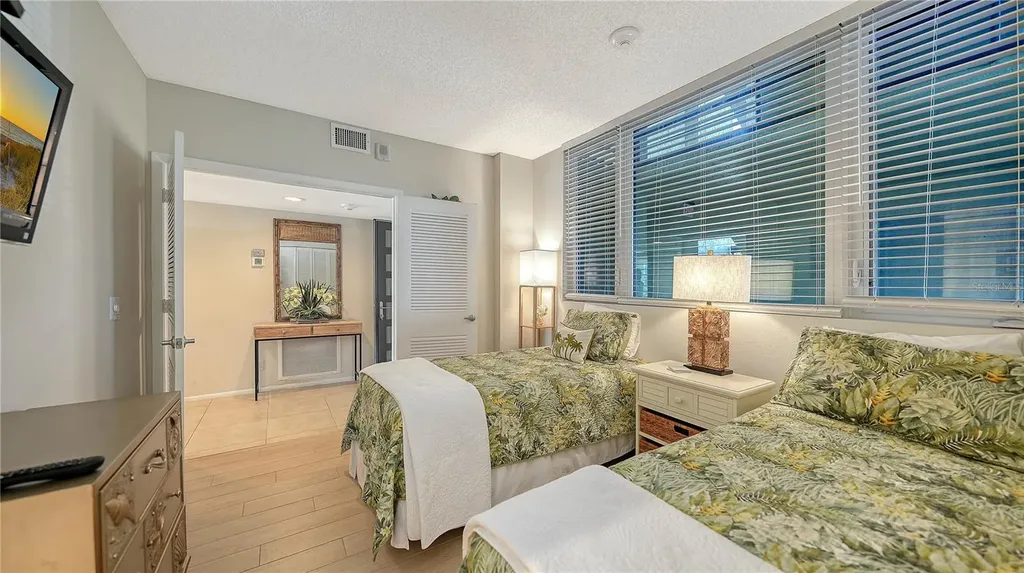1125 Gulf Of Mexico Drive Longboat Key FL 34228