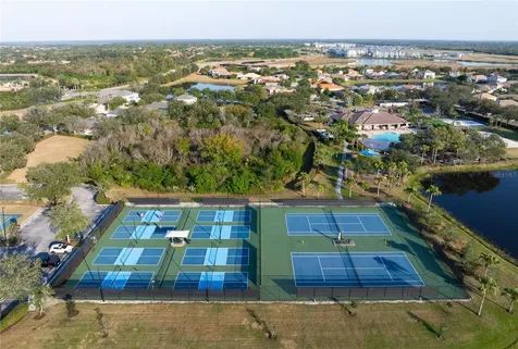 915 Fairwaycove Lane Bradenton FL 34212