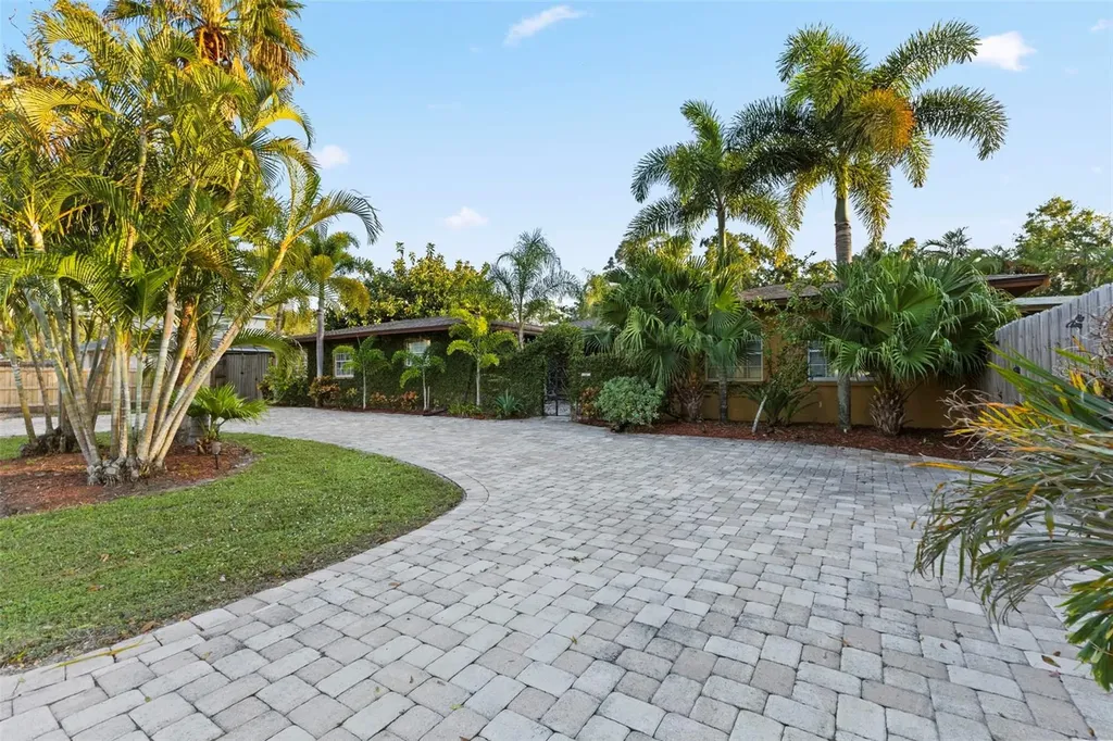 4301 S Lockwood Ridge Road Sarasota FL 34231