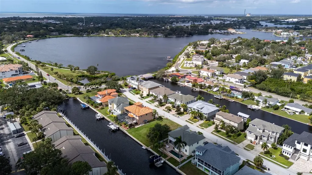 316 Manatee Lane Tarpon Springs FL 34689