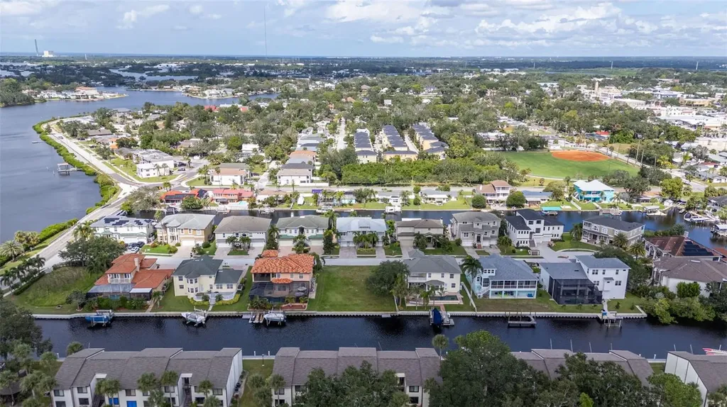 316 Manatee Lane Tarpon Springs FL 34689