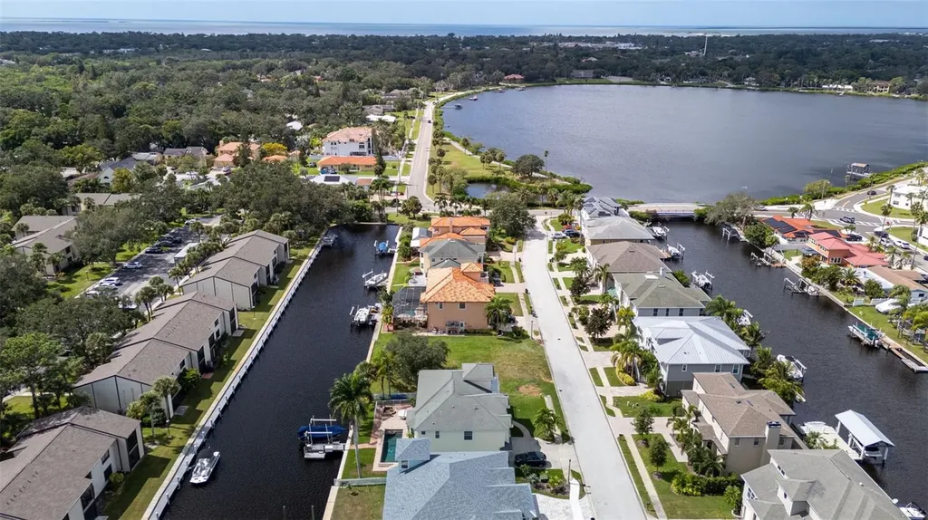316 Manatee Lane Tarpon Springs FL 34689