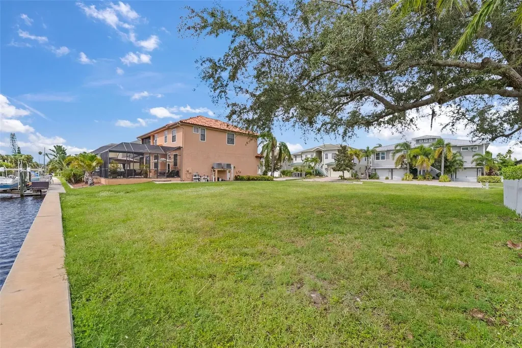 316 Manatee Lane Tarpon Springs FL 34689