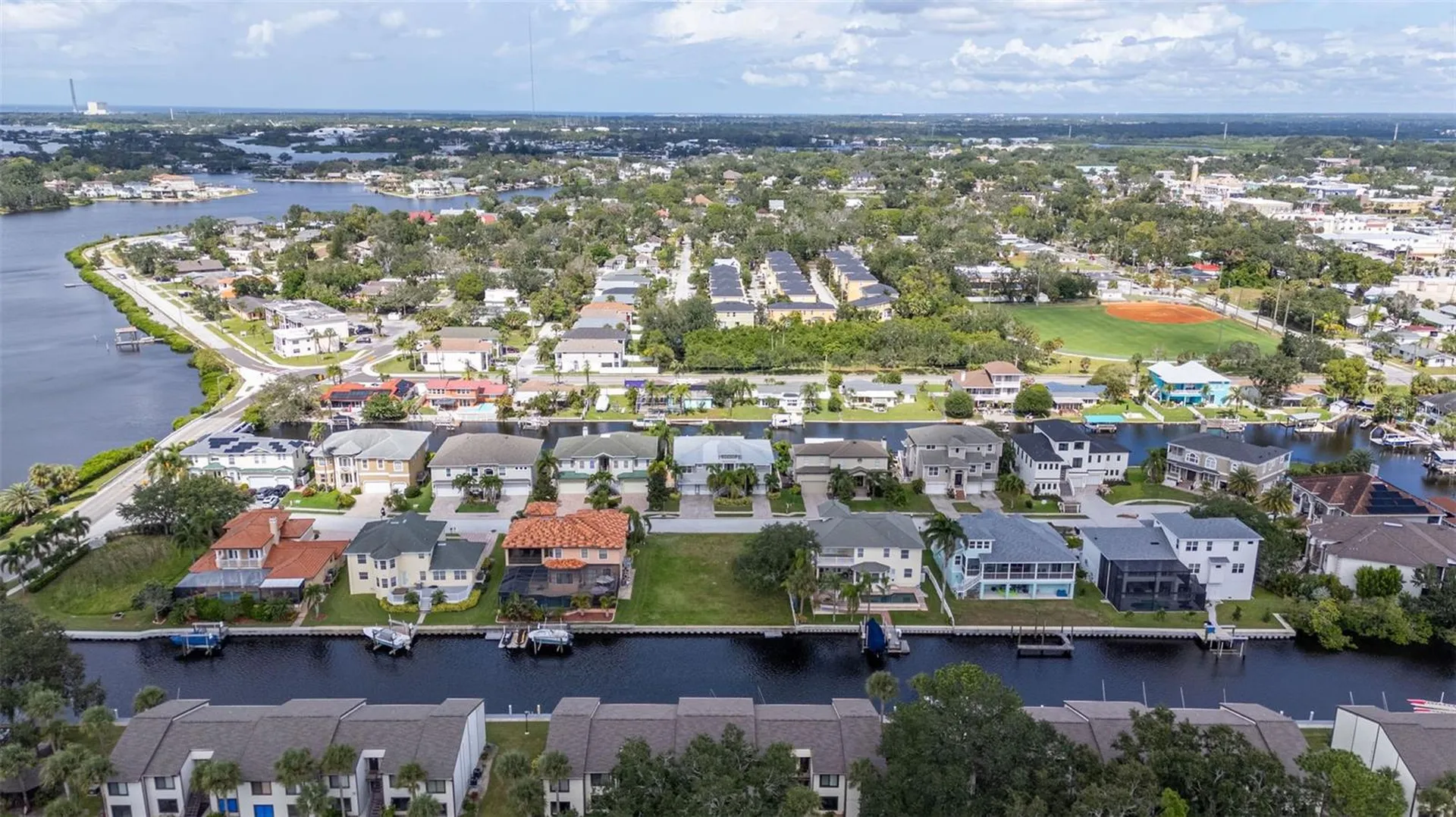 316 Manatee Lane Tarpon Springs FL 34689