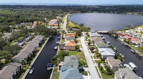 316 Manatee Lane Tarpon Springs FL 34689