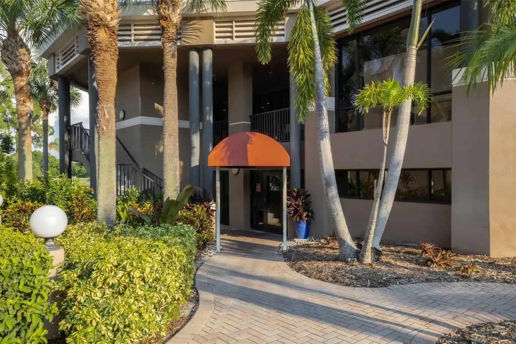 4687 Chandlers Forde Sarasota FL 34235