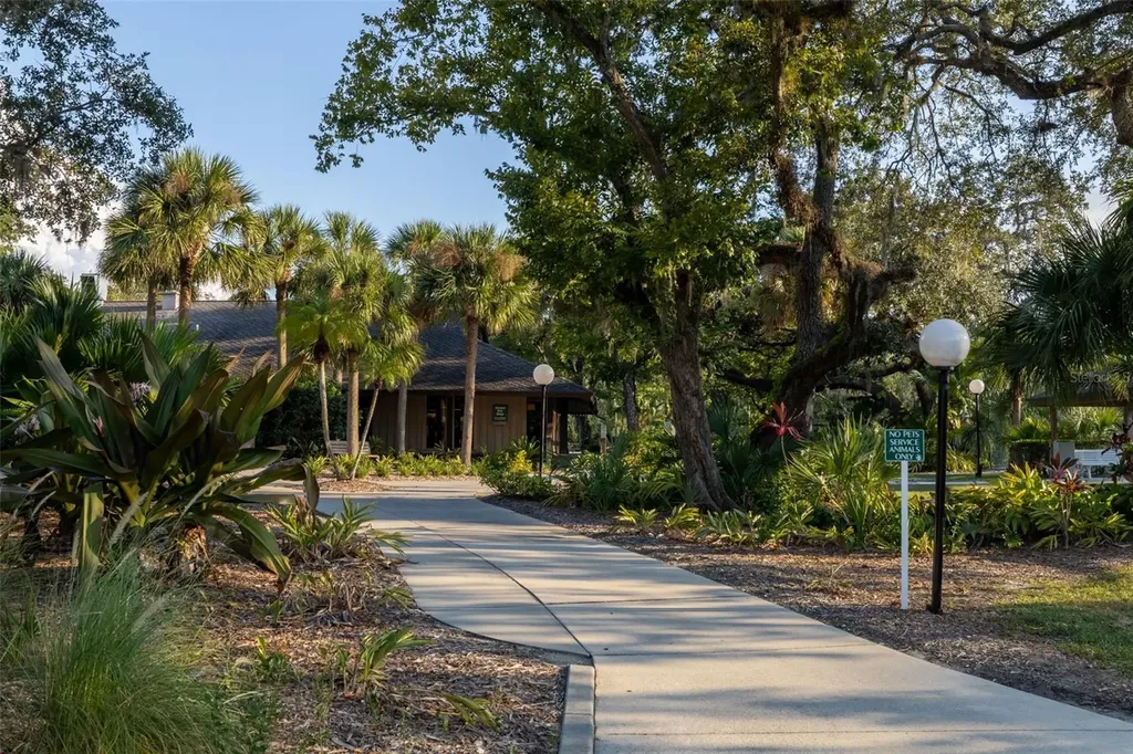 4687 Chandlers Forde Sarasota FL 34235