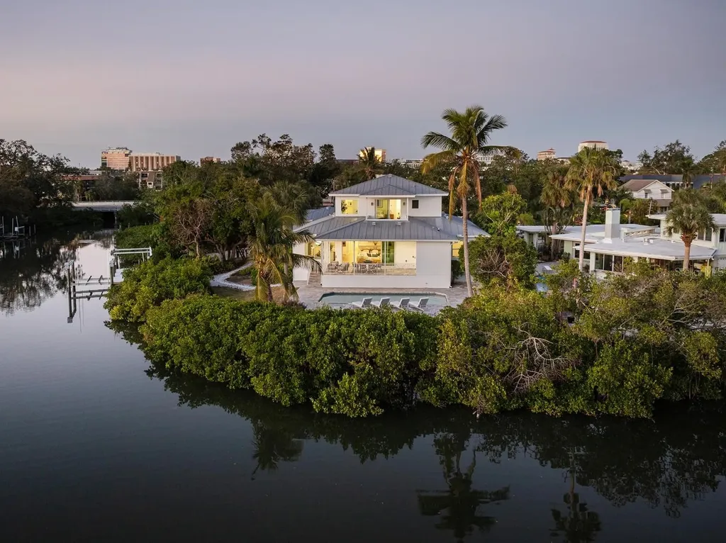 1718 Bay Street Sarasota FL 34236