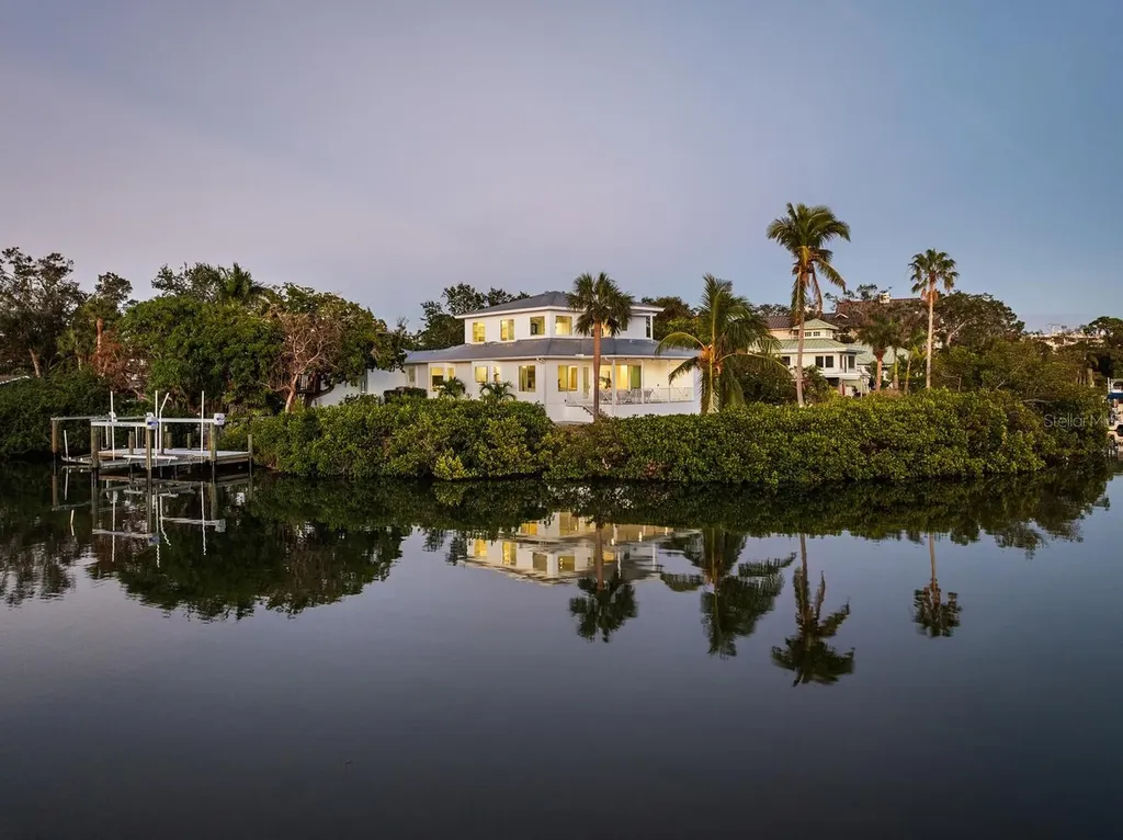 1718 Bay Street Sarasota FL 34236