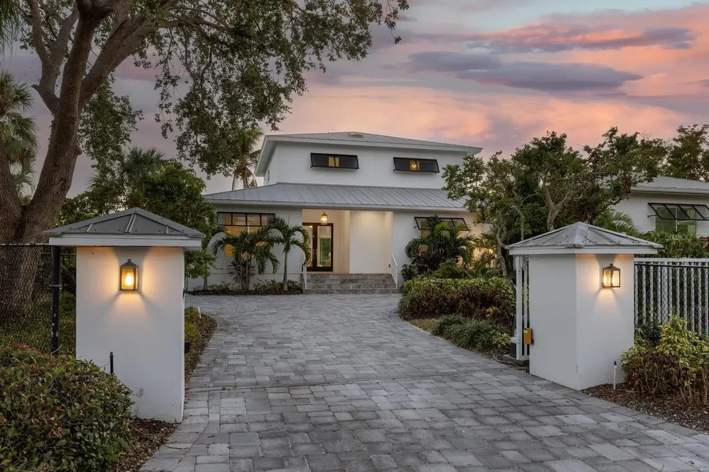 1718 Bay Street Sarasota FL 34236