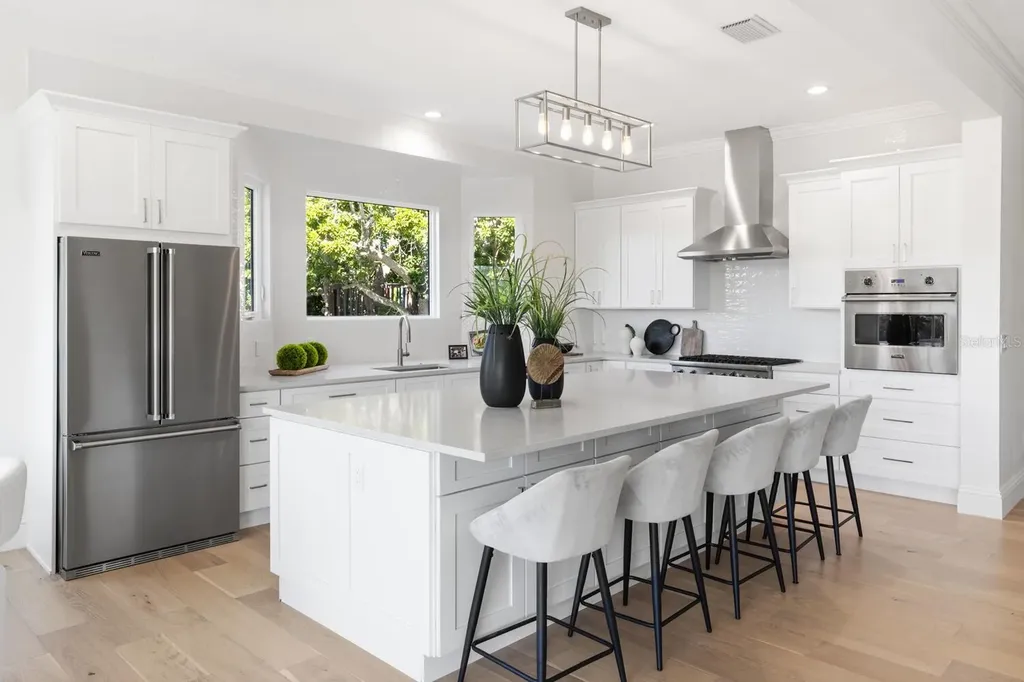 1718 Bay Street Sarasota FL 34236