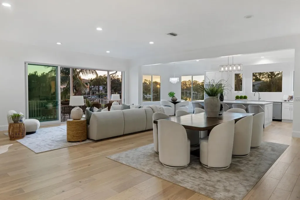 1718 Bay Street Sarasota FL 34236