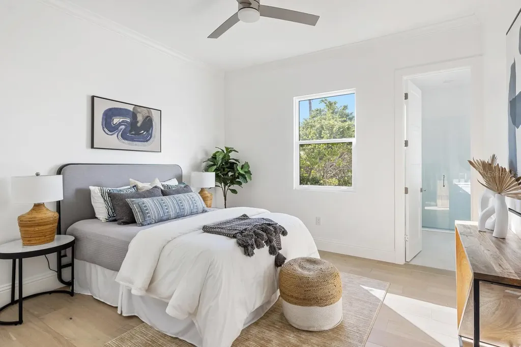 1718 Bay Street Sarasota FL 34236