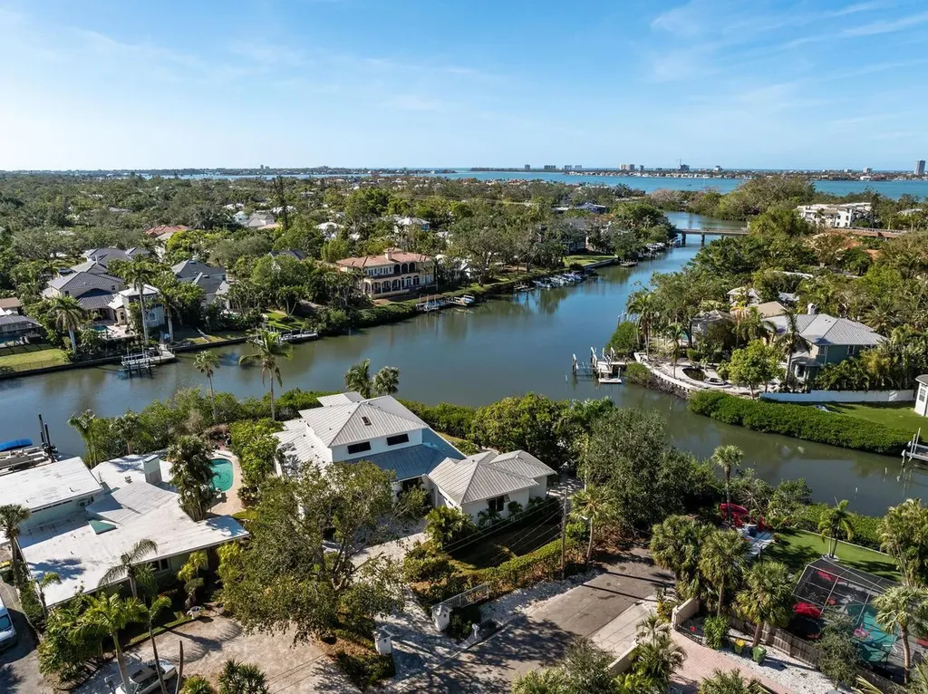 1718 Bay Street Sarasota FL 34236