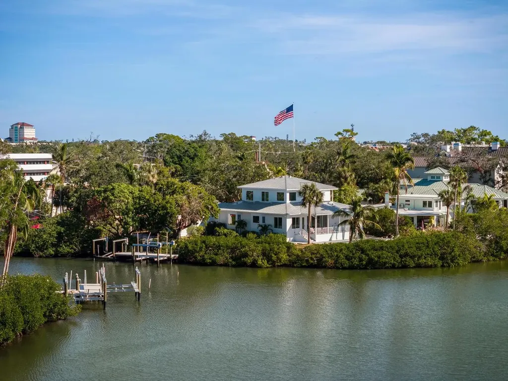 1718 Bay Street Sarasota FL 34236