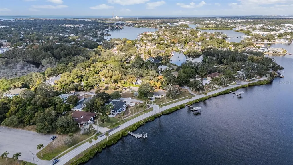 302 Whitcomb Boulevard Tarpon Springs FL 34689