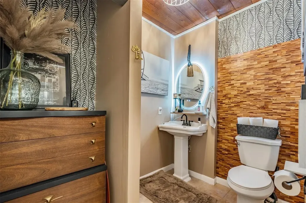 302 Whitcomb Boulevard Tarpon Springs FL 34689