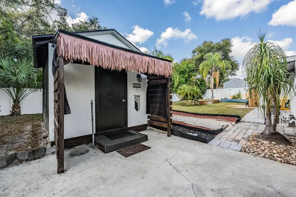 302 Whitcomb Boulevard Tarpon Springs FL 34689