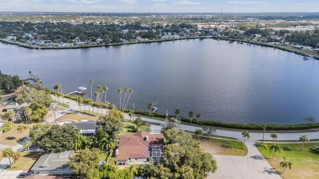 302 Whitcomb Boulevard Tarpon Springs FL 34689