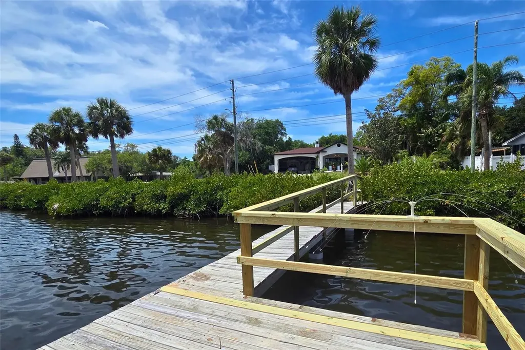 302 Whitcomb Boulevard Tarpon Springs FL 34689