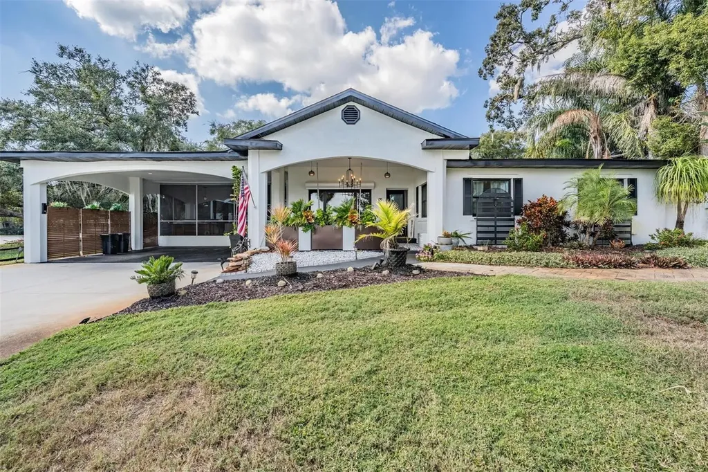 302 Whitcomb Boulevard Tarpon Springs FL 34689