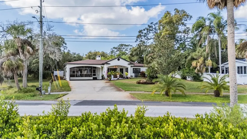 302 Whitcomb Boulevard Tarpon Springs FL 34689