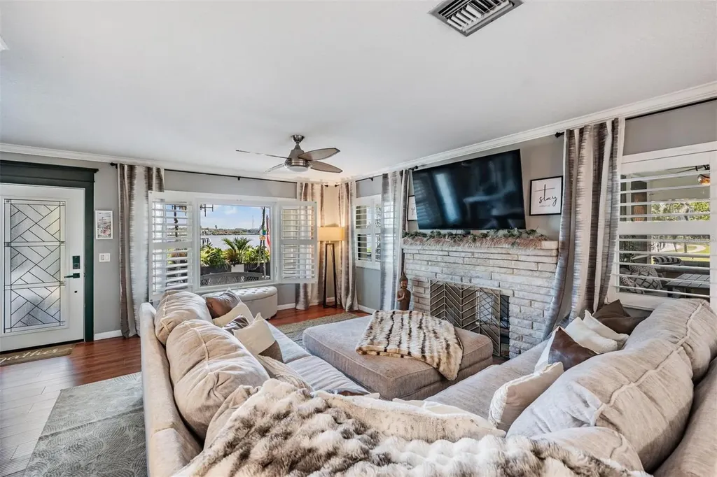 302 Whitcomb Boulevard Tarpon Springs FL 34689