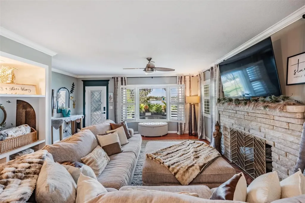 302 Whitcomb Boulevard Tarpon Springs FL 34689