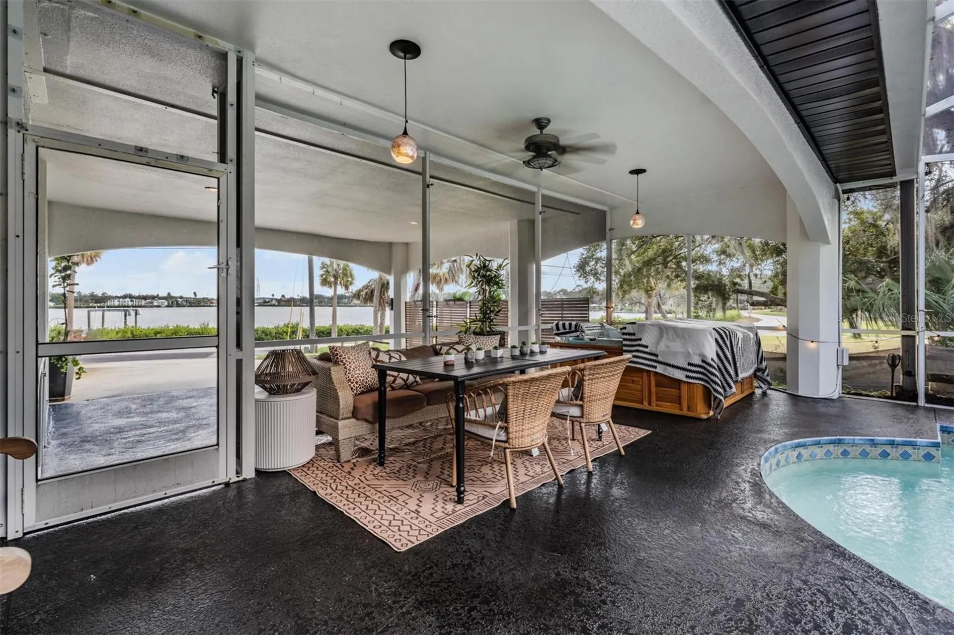302 Whitcomb Boulevard Tarpon Springs FL 34689