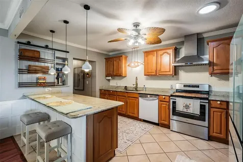 302 Whitcomb Boulevard Tarpon Springs FL 34689