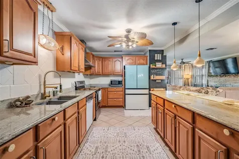302 Whitcomb Boulevard Tarpon Springs FL 34689