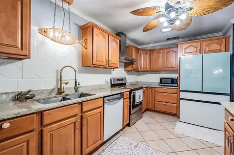 302 Whitcomb Boulevard Tarpon Springs FL 34689
